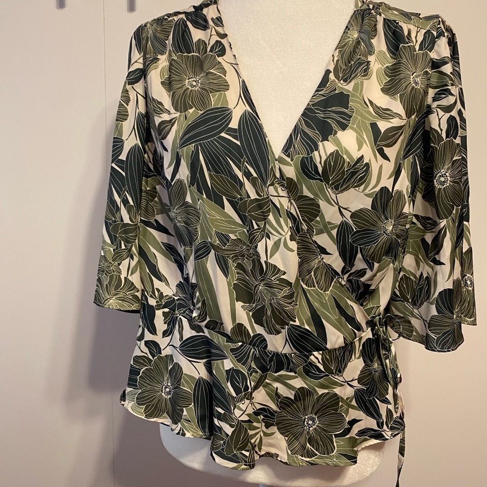 Ava & Aiden | Floral Print Wrap Blouse Size Medium